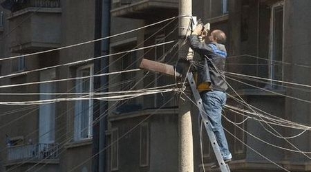 РДНСК на централен северен район сваля кабелите на операторите.